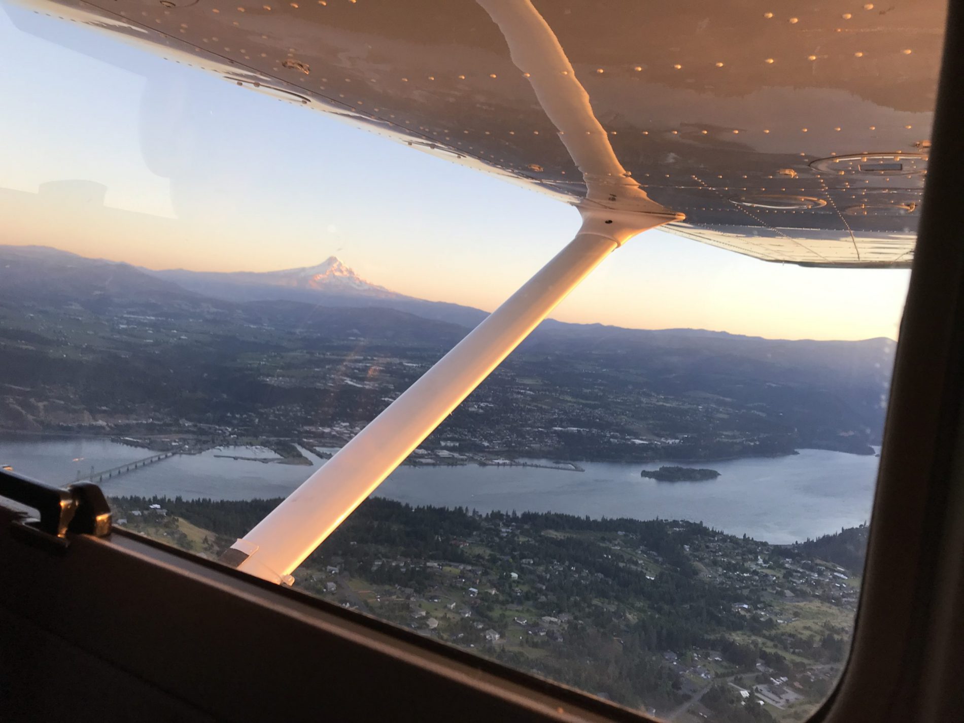 Arial views from a plane flying adjacent to the Columbia River