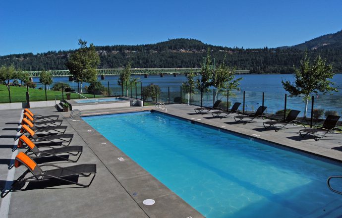 A poolside stay at the Hood River Best Western