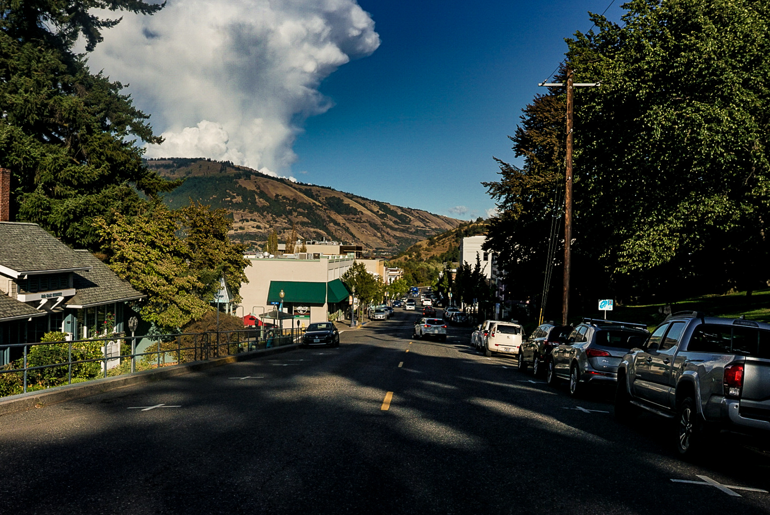 A street view of Downtown Hood river