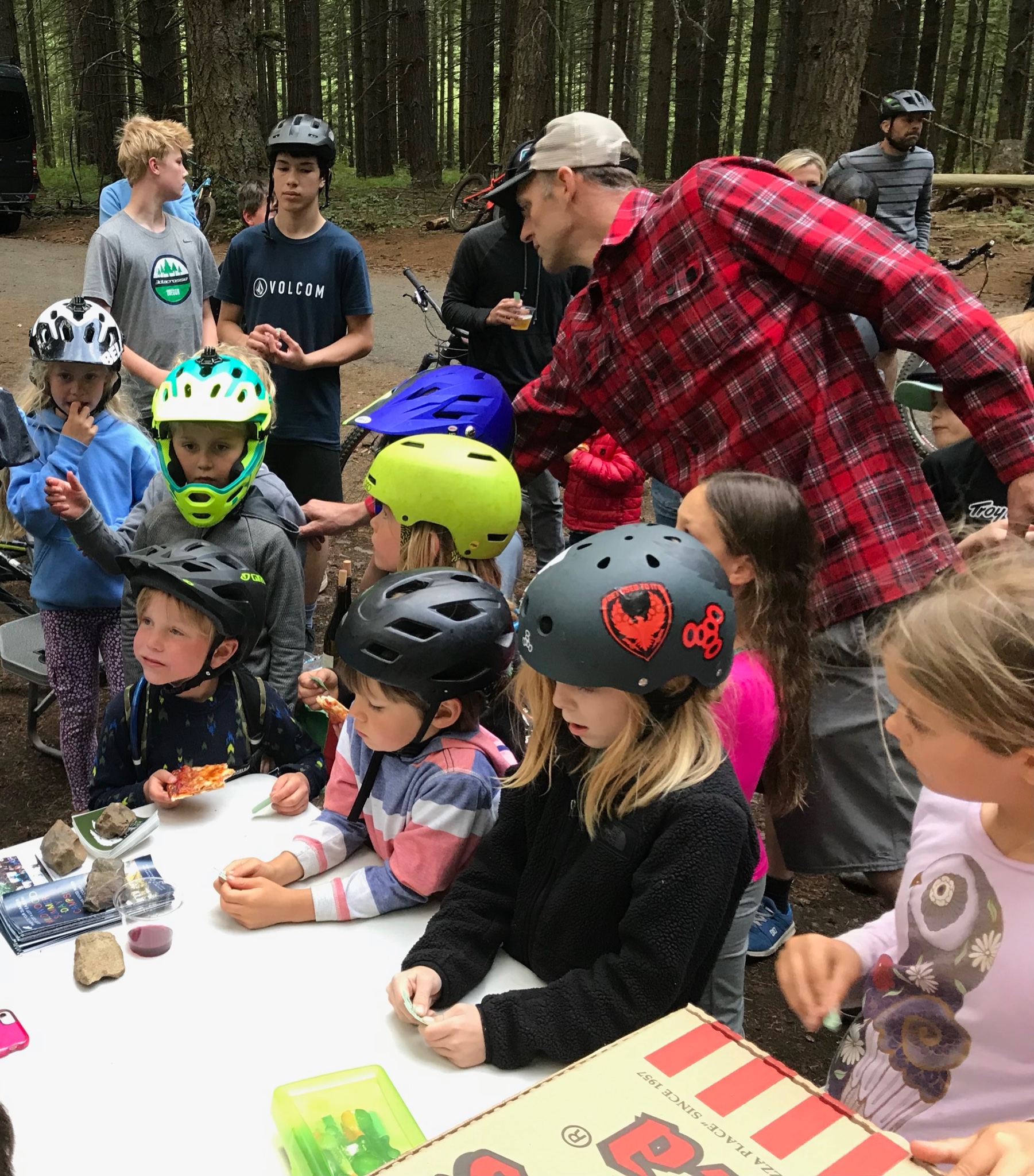 Kids line up at registration table for Familias at Family Man in Hood River