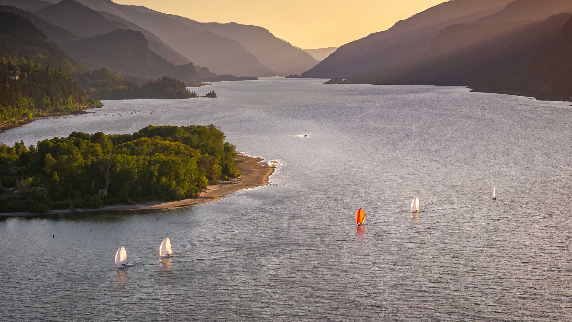 Sailboats on the Columbia River near Hood River, Oregon