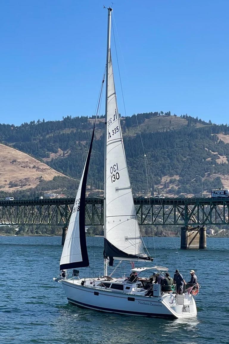 Setting sail on the Columbia River.
