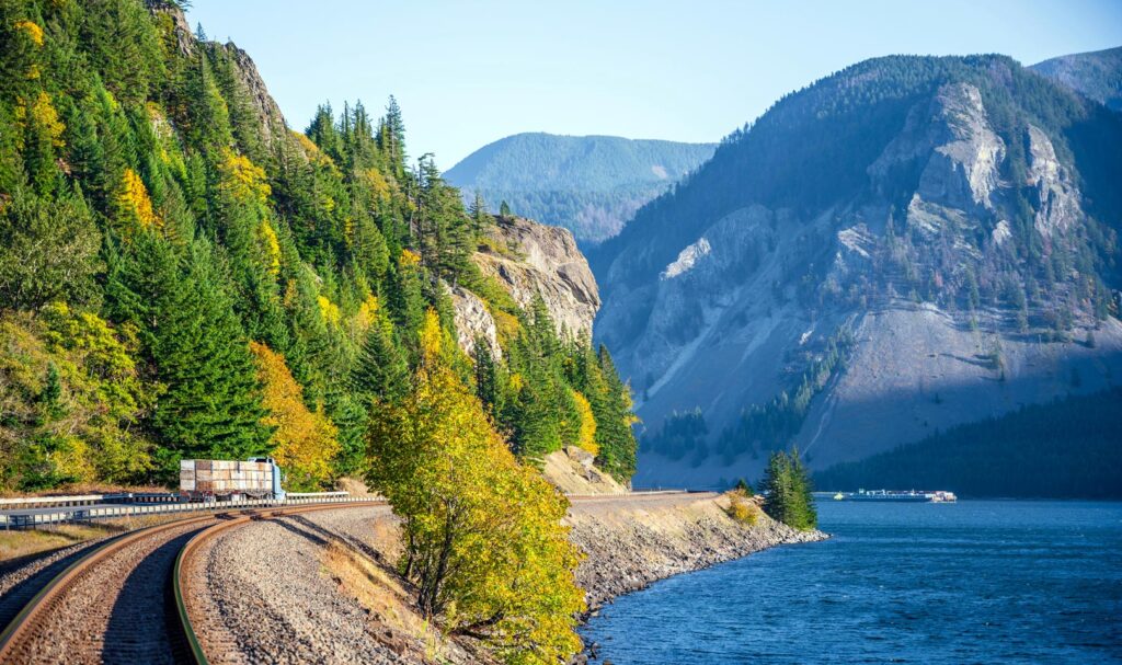 The gorge is an arterial transportation route by road, train, and water.